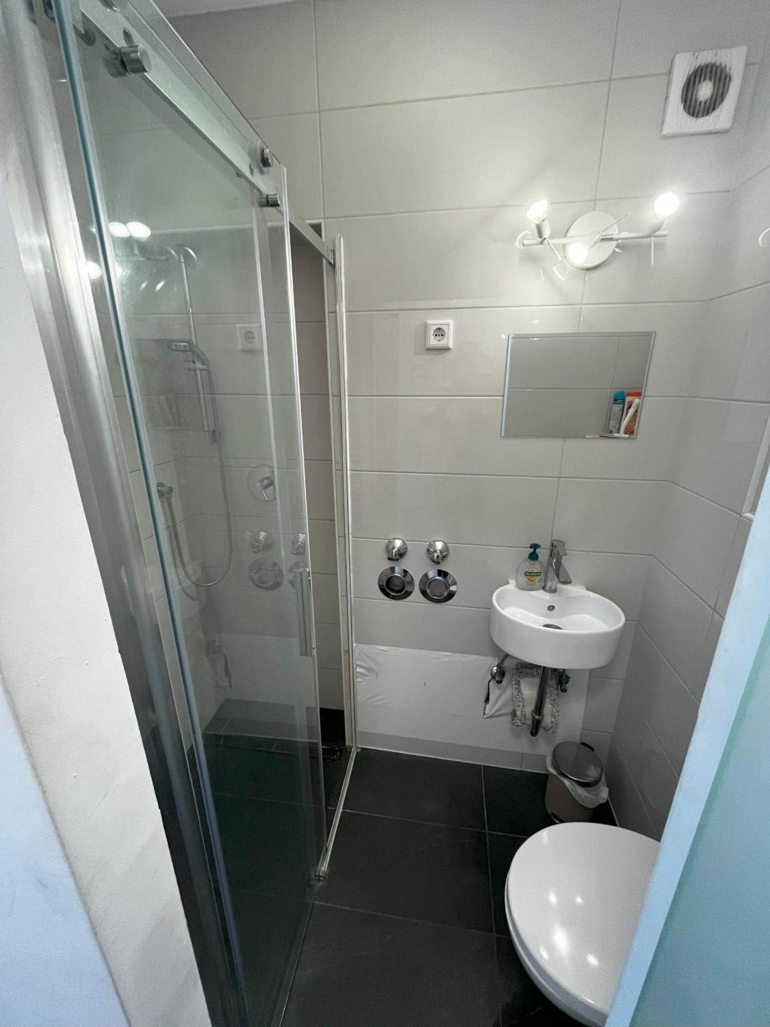 Appartement Stylish In Friesenplatz, Heart Of